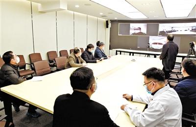 蘭大校長嚴(yán)純?nèi)A等視頻連線蘭大一院、二院支援湖北醫(yī)療隊員