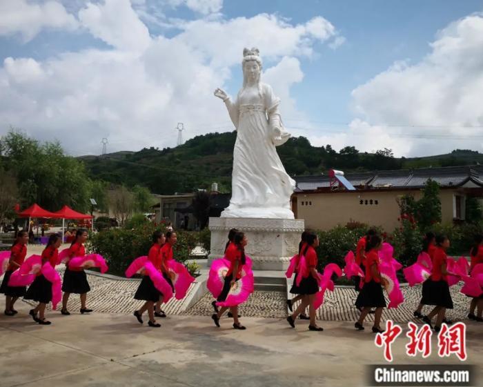 甘肅省西和縣乞巧節(jié)活動。殷春永 攝