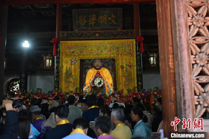 6月21日，2024(甲辰)年公祭中華人文始祖伏羲大典在甘肅天水舉行，來自海峽兩岸及港澳地區約500人現場共祭中華人文始祖伏羲。中新社記者 李亞龍 攝