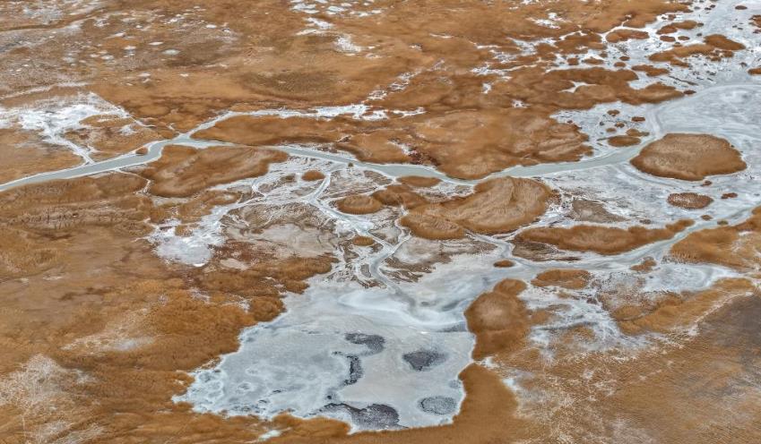 大、小蘇干湖：咸淡相連的高原“姊妹湖”